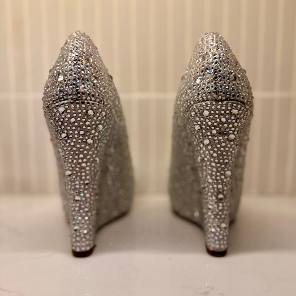 Benjamin Adam's Cali Swarovski Crystal Encrusted Peep-toe Wedding Wedges. Sz 8.5 - Picture 6 of 9